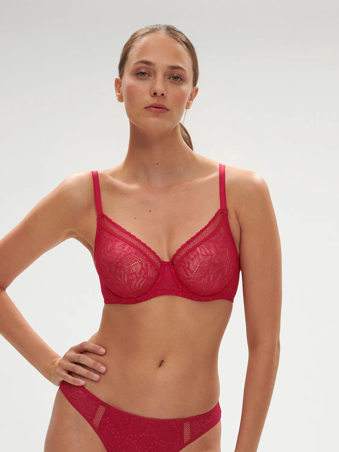 Comete Molded Full Cup - Ruby